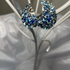Vintage LISNER Silver Tone Blue  Aurora Borealis Rhinestones Clip On Earrings